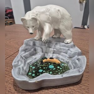 Amazing! Vintage Hand Painted Polar Bear Ash Tray